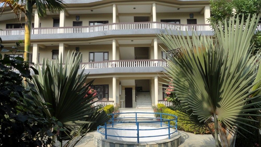 Hotel Monalisa Chitwan Sauraha Exterior photo