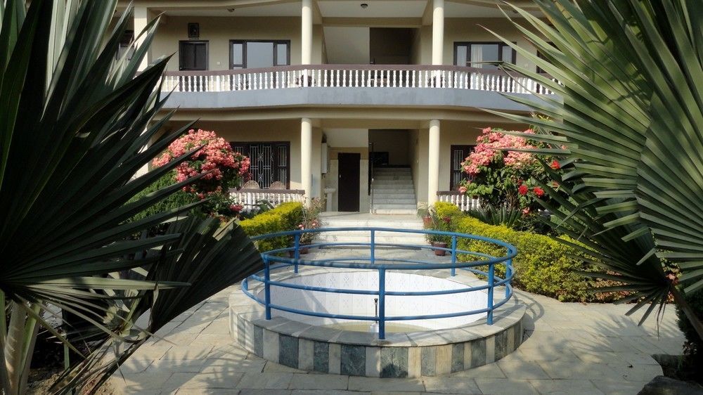 Hotel Monalisa Chitwan Sauraha Exterior photo