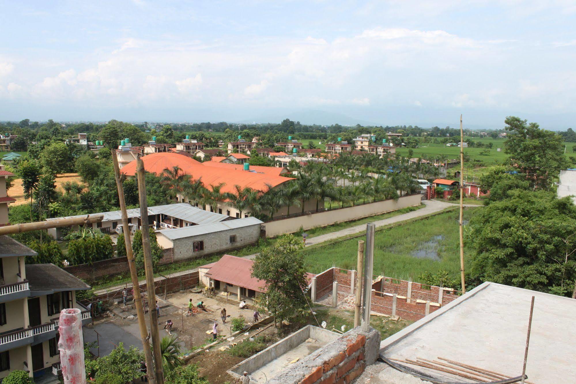 Hotel Monalisa Chitwan Sauraha Exterior photo